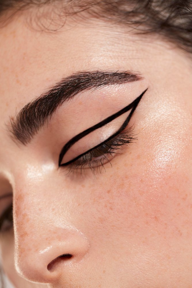 Eyeliner for hooded eyes